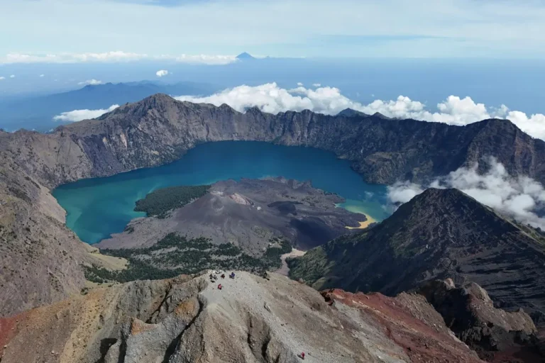 Tips Mendaki Gunung Rinjani dengan Aman