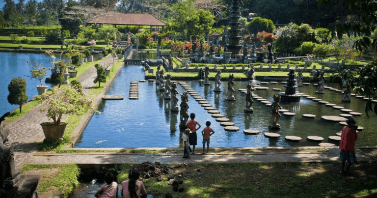 Tirta Gangga Bali: Destinasi Budaya Bernuansa Kerajaan