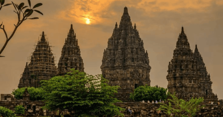 Wisata Budaya Indonesia: 5 Destinasi Populer yang Memikat Hati