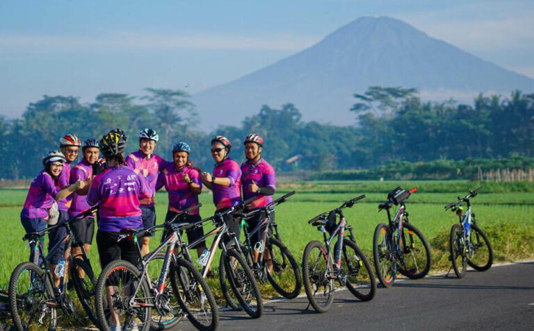 Serunya Bikepacking Menjelajahi Pedesaan Indonesia