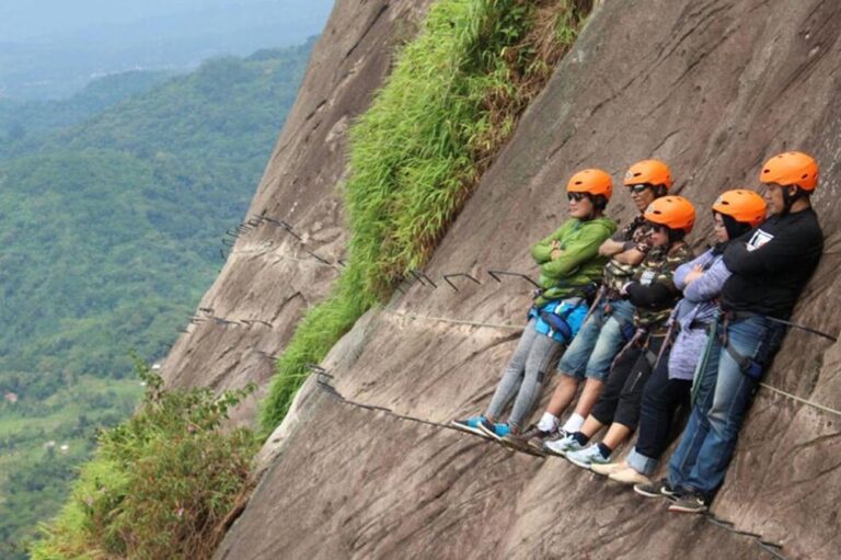 Panjat Tebing Tebing Parang: Adrenalin Maksimal di Puncak