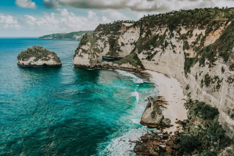 Menikmati Keindahan Pantai Pantai Eksotis Nusantara