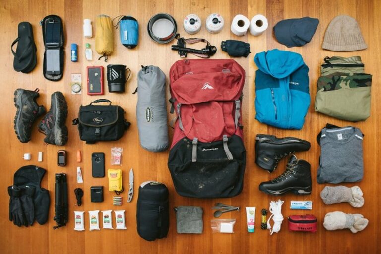Perlengkapan Hiking dan Camping yang Wajib dibawa