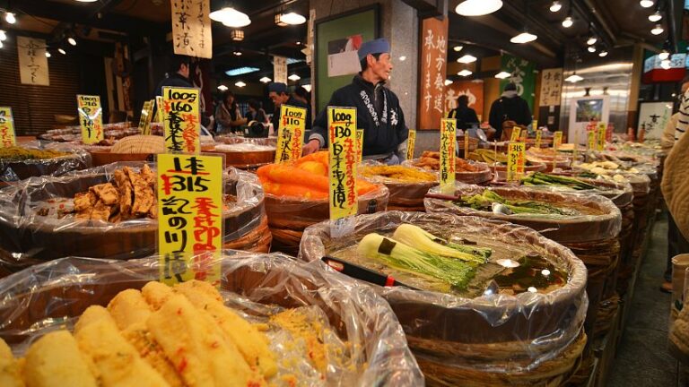 Wisata Kuliner Jepang: Sushi, Ramen, dan Street Food Tokyo