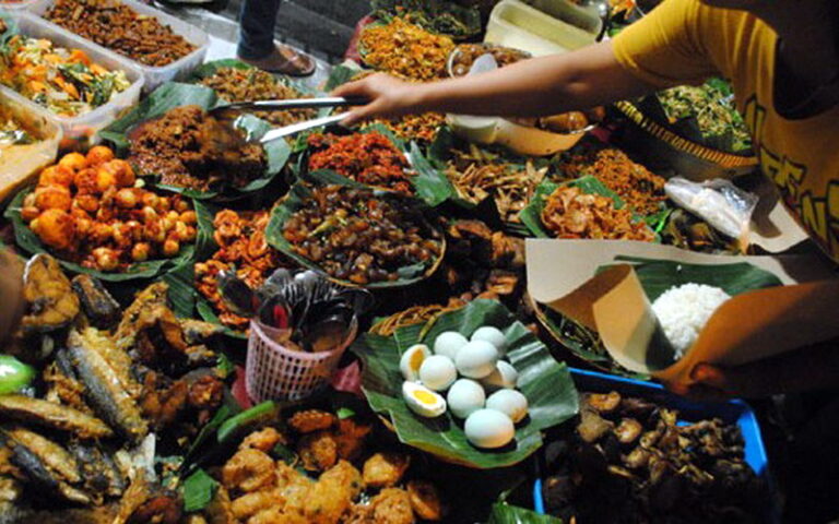 Wisata Street Food di Jakarta: 10 Spot Favorit Wajib Dicoba