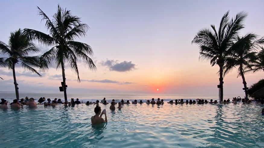 Pantai Seminyak: Liburan Romantis Budget Terjangkau