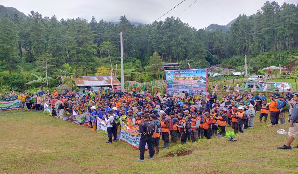 Pemkab Tegal Hijaukan Lereng Gunung Slamet