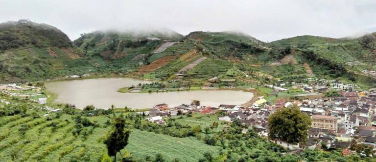 Menelusuri Telaga Cebong, Keajaiban Alam Dieng