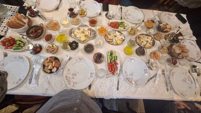 Warisan Budaya Turki: Sarat Nilai di Meja Sarapan