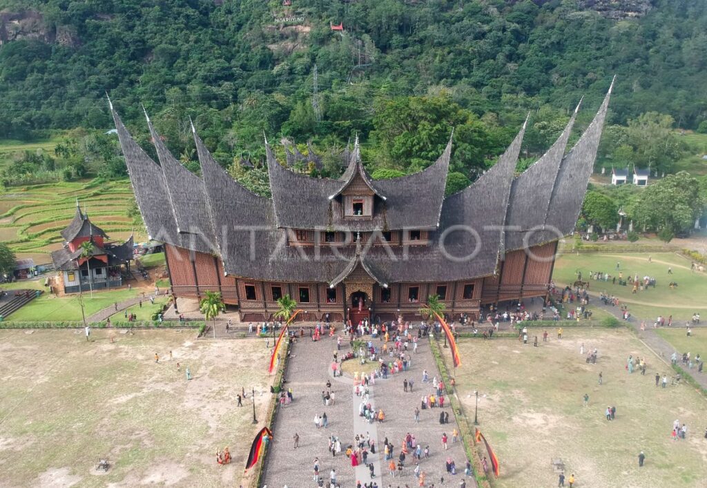 Lonjakan Wisatawan Istana Pagaruyung saat Lebaran