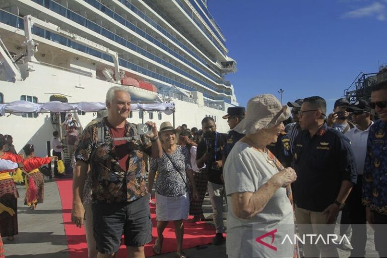 Jelajah Wisata Kupang Bersama 400 Wisman Kapal Pesiar