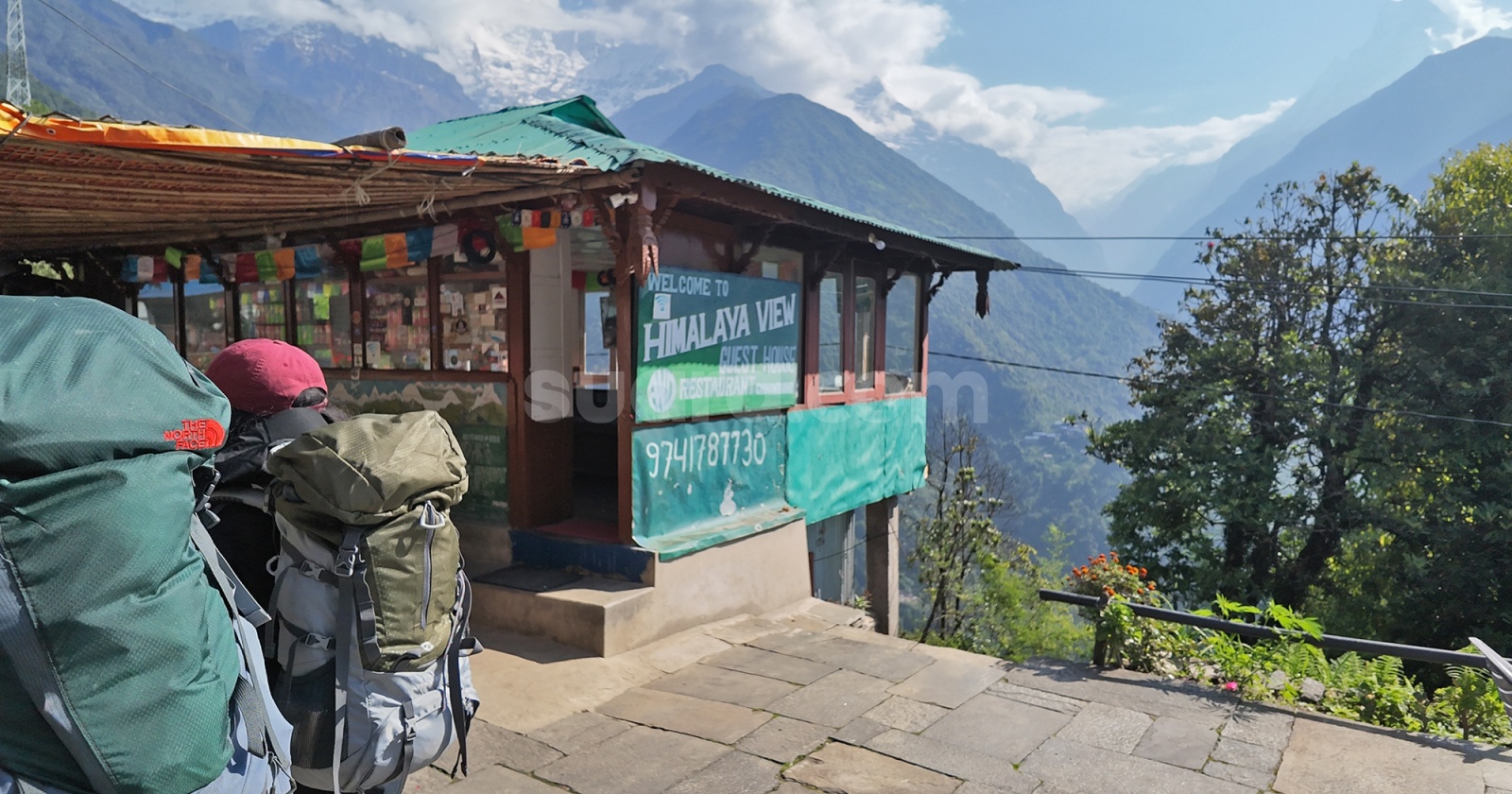 Jalur Menuju Annapurna Base Camp: Dari Lembah ke Puncak Ilustrasi annapurna base camp untuk artikel Di Lembah dan Puncak: Jalur Menuju Annapurna Base Camp